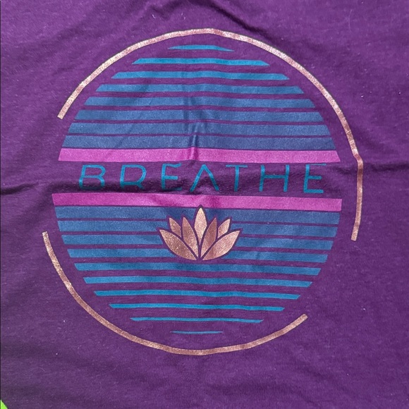 Gap fit leggings and 2 tanks medium. - Picture 5 of 12